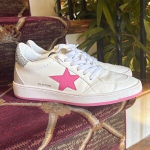VINTAGE HAVANNA ladies white with pink star sneaker excellent condition size 11